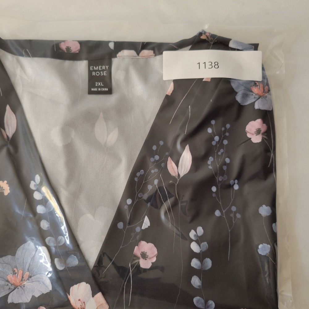 Emery Rose Floral Blouse Women 2XL Black Ruffle Cap Sleeve V-Neck Button Front - Picture 8 of 8